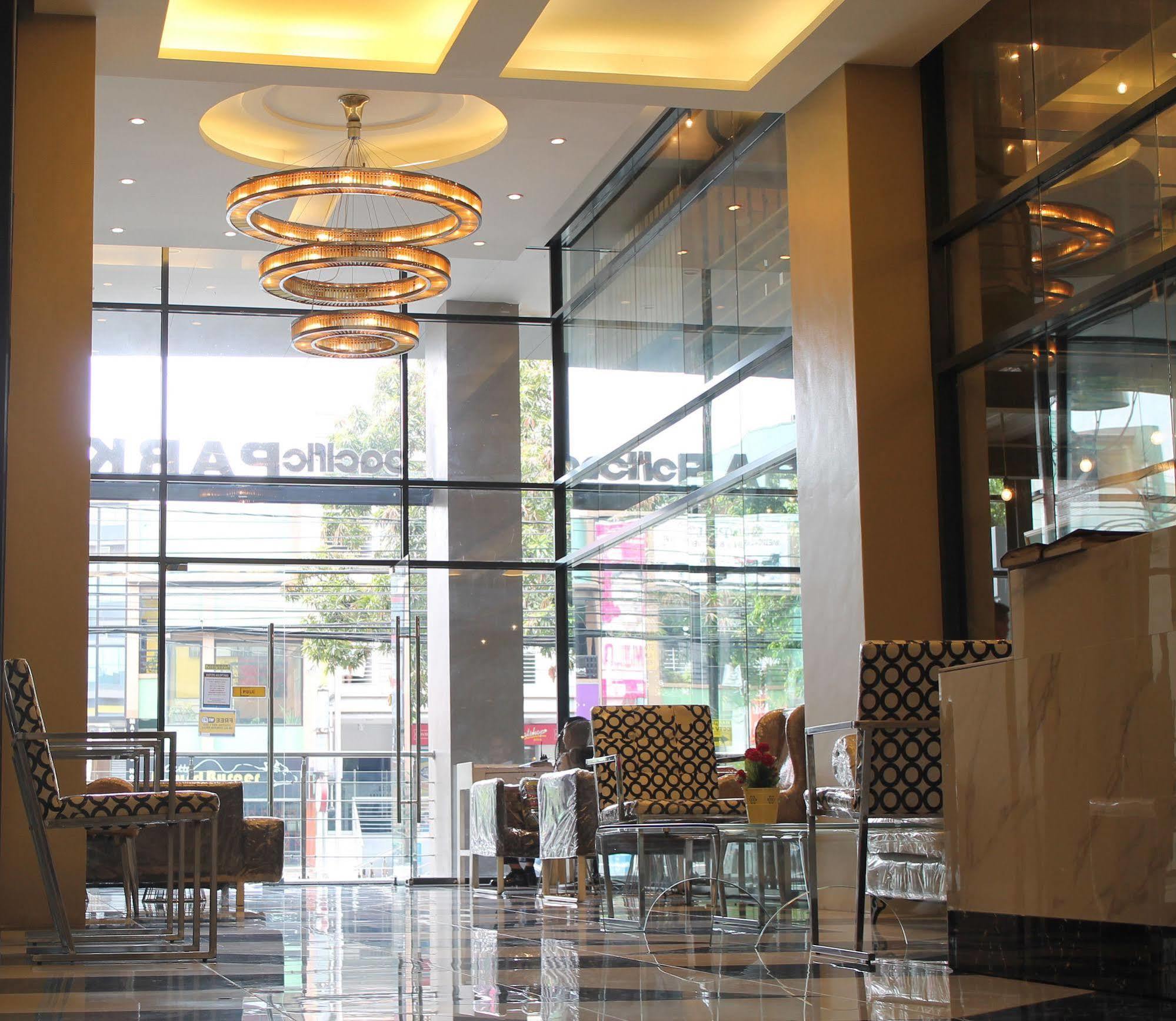 Pacific Park Hotel Quezón by Eksteriør bilde